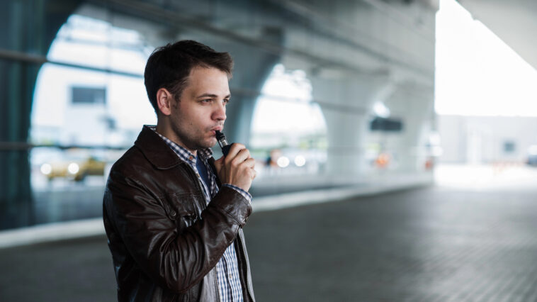 E-Zigarette auf Reisen: Regeln, Etikette und praktische Packliste in EU, auf FlĂŒgen und im Hotel